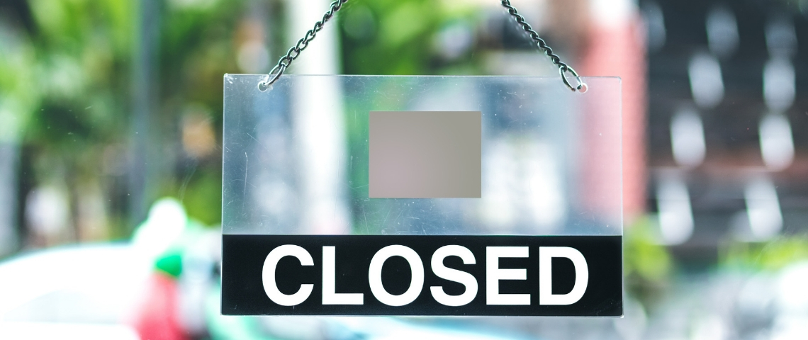 Amazon va fermer ses pop-up stores Un panneau Closed