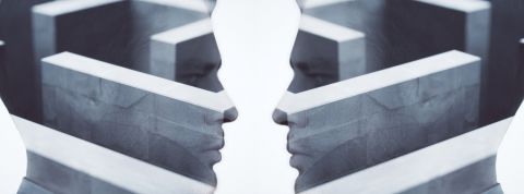 Le cinéma interactif va tout piquer aux jeux vidéo deux hommes face à face