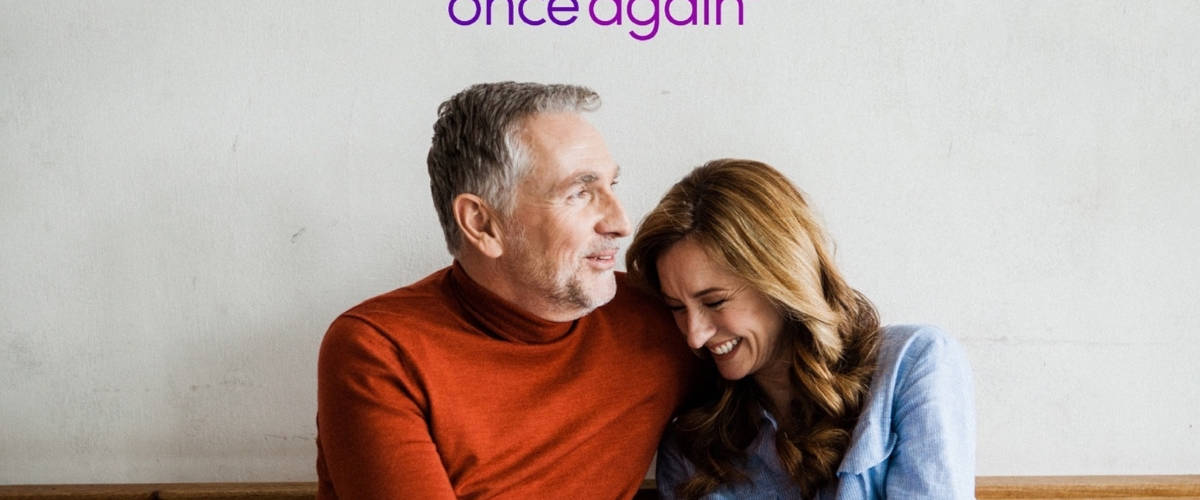 Once lance son application pour les plus de 50 ans Un couple de personnes de plus de 50 ans