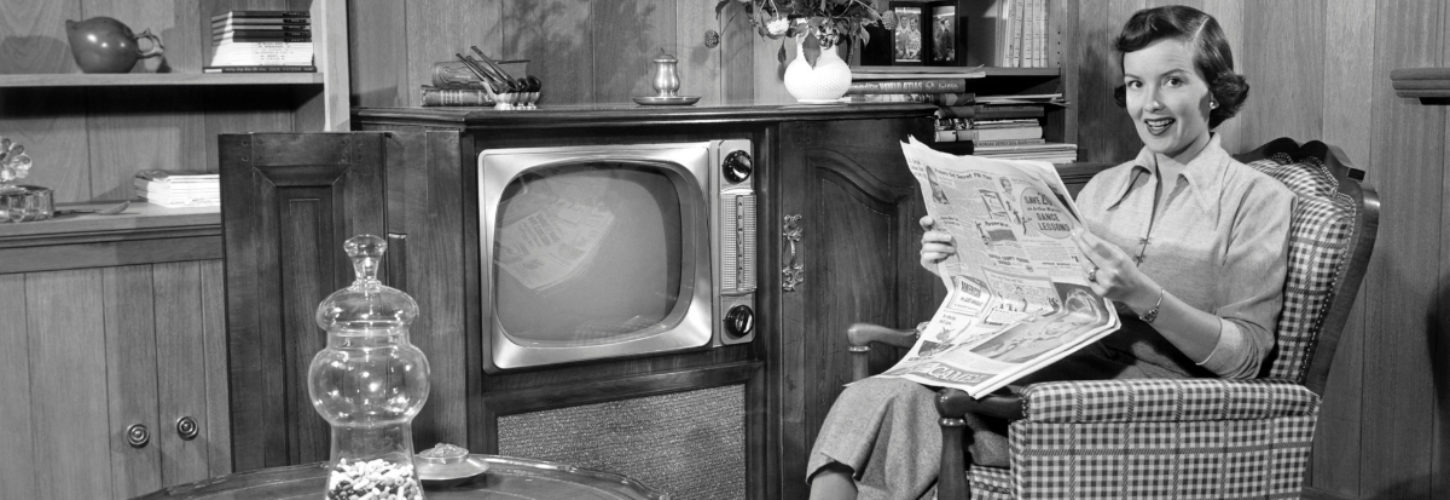 Les stéréotypes de genre dans la pub Une ménagère des annnées 50 en noir et blanc