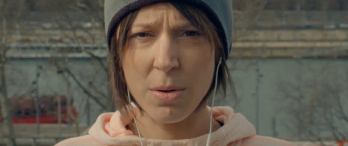 La campagne de sensibilisation de Cancer@Work Une femme avec un bonnet et des écouteurs