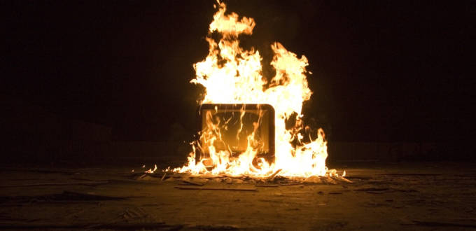 une télévision qui brule