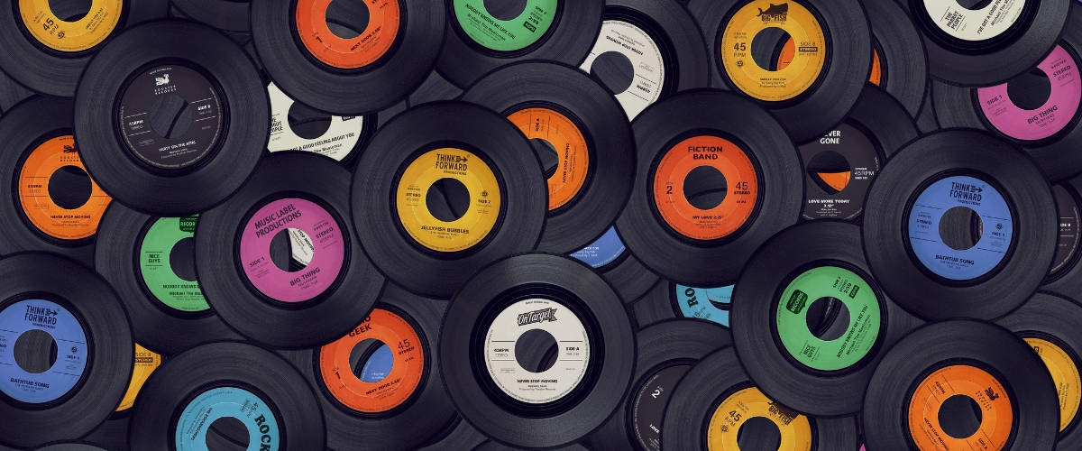 5 conseils pour créer une identité sonore Des vinyles de toutes les couleurs
