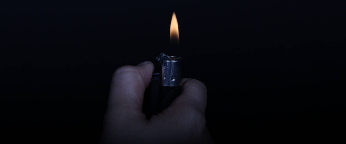 briquet-obscure-main briquet-obscure-main