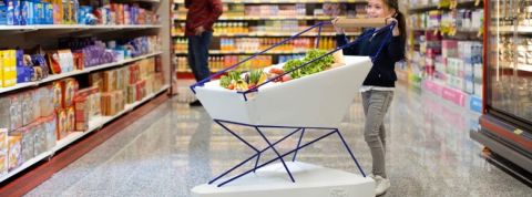 Technos de l'automobile détournées Petite fille poussant un chariot Ford dans un supermarché
