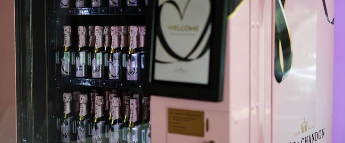 Moet & Chandon installe des distributeurs de champagne dans les hôtels Un distributeur de champagne Moët & Chandon