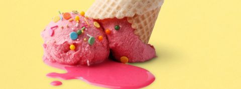 Une glace tombée par terre