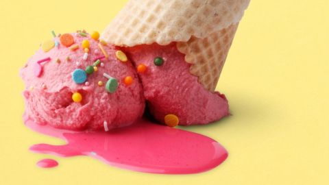 Une glace tombée par terre