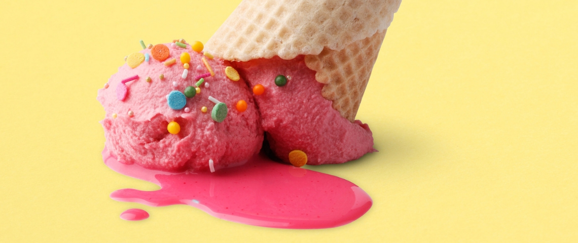 Une glace tombée par terre