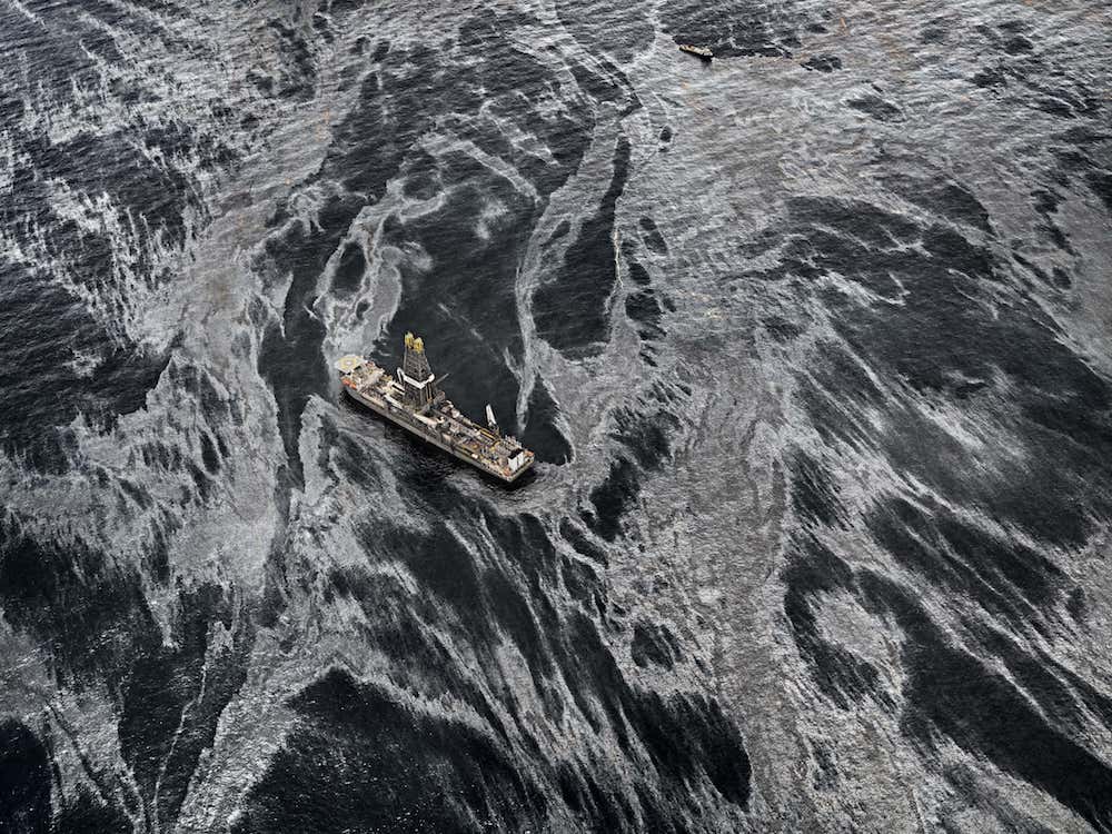 Edward Burtynsky - Oil Spill #2, Gulf of Mexico, May 11 (2010)