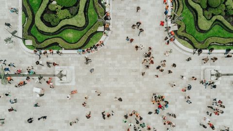 3 start-up qui inventent la mobilité de demain Une ville avec des jardins vue de haut