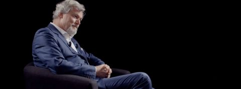 Quelles conférences regarder pour comprendre le monde ? Gunter Pauli sur la scène de Thinker View