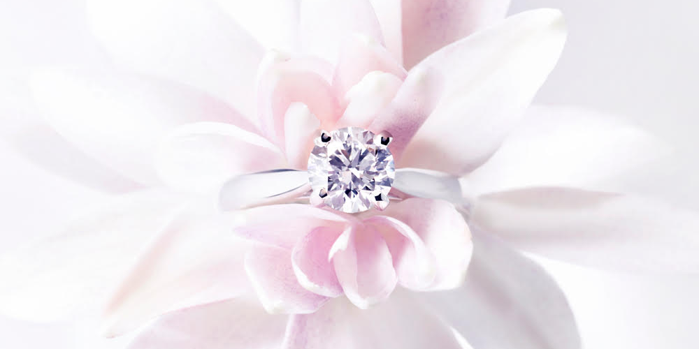 OR DU MONDE, la première green joaillerie française Une bague dans une fleur