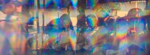 L'intelligence prismatique pour évaluer les employés Une image de kaléidoscope avec une femme