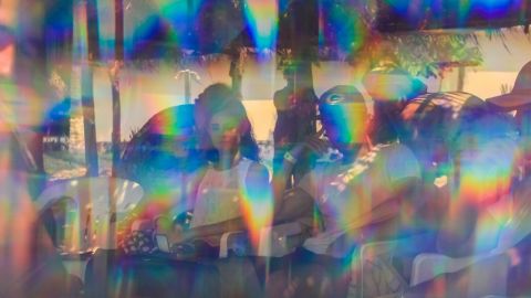 Une image de kaléidoscope avec une femme