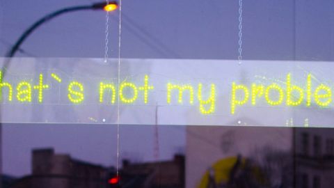 Un néon dans une vitrine qui dit  - that's not my problem - 
