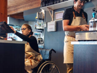 Réfugiés, handicapés, chômeurs... Ces restaurants luttent contre l'exclusion