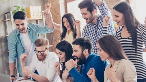 des salariés heureux dans une entreprise