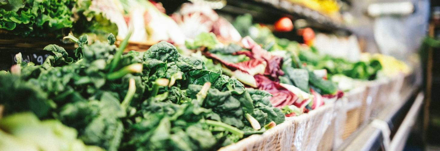 Naturalia propose une carte de réduction de -10% au moins de 25 ans étalage-magasin-légume