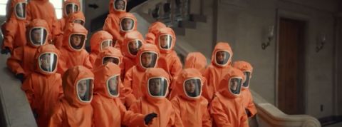 Santé Publique France lance une campagne de promotion de la vaccination Un groupe d'enfant font une photo de groupe en combinaison dans un musée