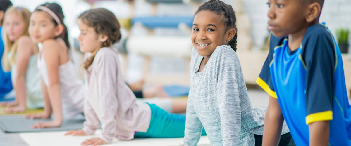 Concordia Bilingual School Paris, l'école des soft skills Des enfants qui font du yoga