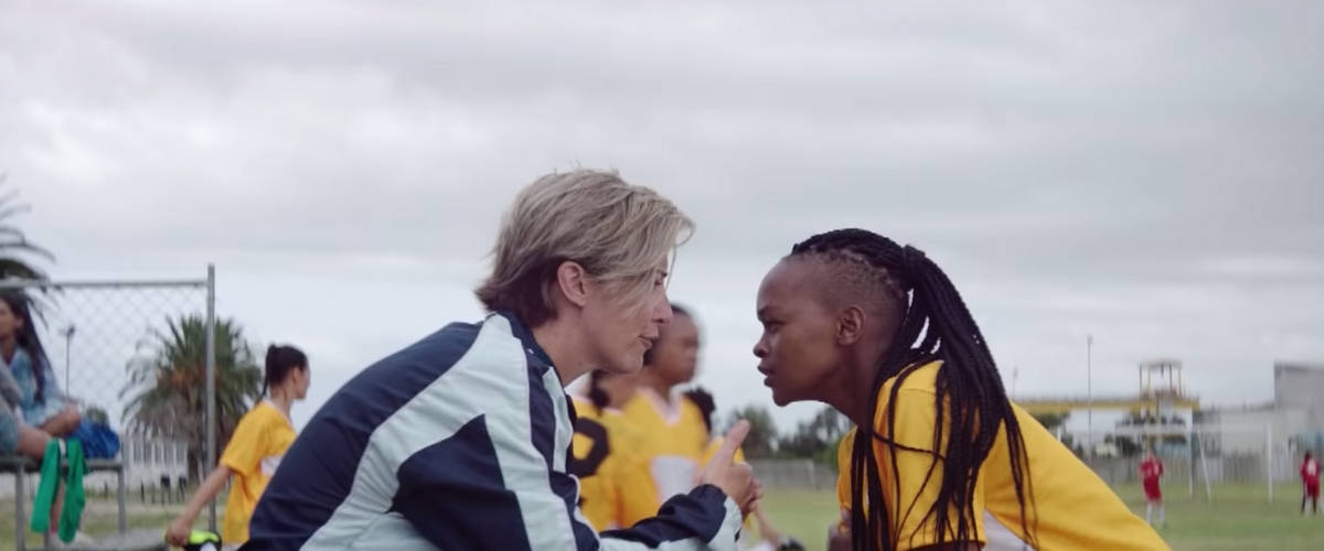 VisaWWCjpg Une entraineuse discute avec un footballeuse