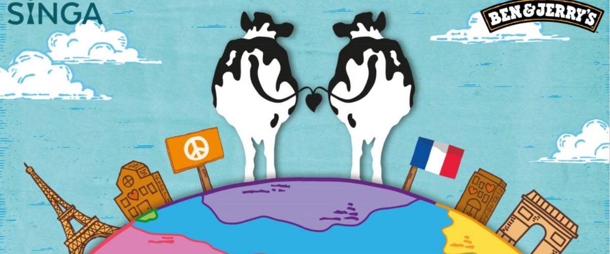 Ben&Jerry's et le mouvement SINGA s'associe dans une nouvelle campagne pour les réfugiés Deux vaches, de dos sur globe terrestre.