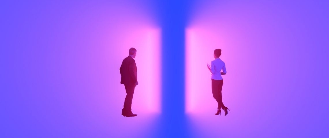 Pour le président de Blablacar, la parité dans la tech n'est pas envisageable avant 25 ans un homme et une femme traversent deux portes lumineuses violettes