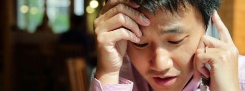 Au téléphone, tout le monde peut savoir si vous êtes un mauvais payeur Un chinois en détresse au téléphone