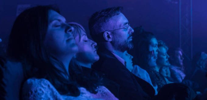 Je suis allée à un concert les yeux fermés (et sous hypnose)