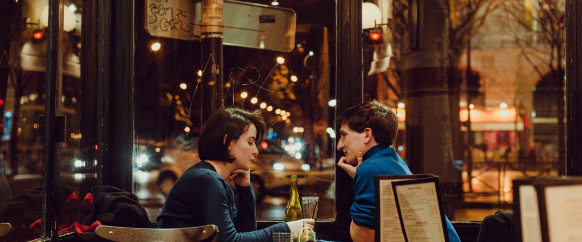 Feels : Le Snapchat des application de rencontres un couple en rendez-vous amoureux
