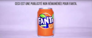 une canette de Fanta avec la phrase ceci est une publicité non rémunéré pour Fanta