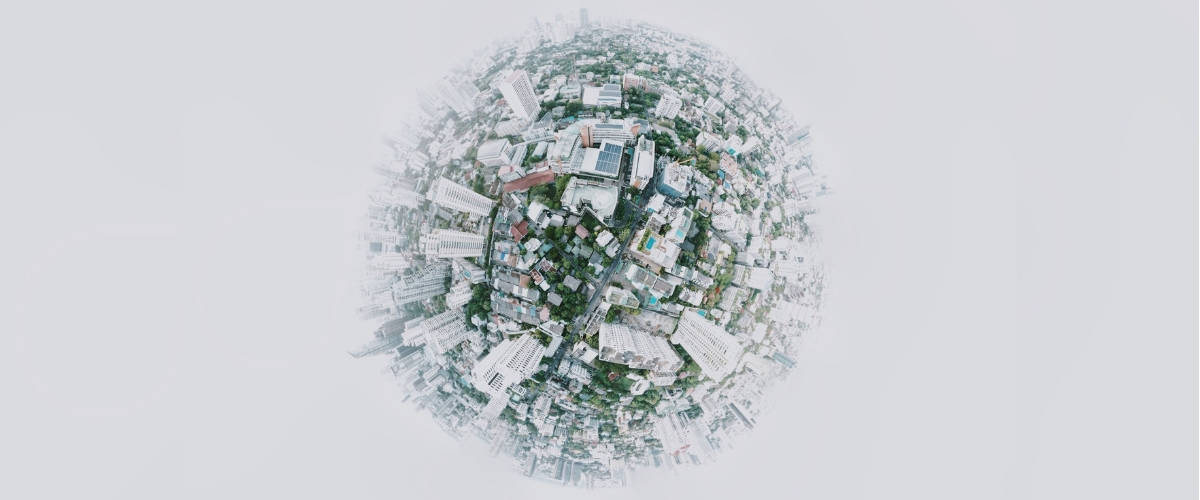 Comment organiser sa marque média à l'international ? Photo d'une ville en rond