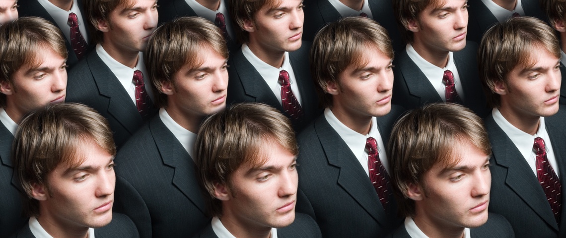 Eugénisme, racisme... les racines de la Silicon Valley Rangées d'hommes blancs jeunes en cravate.