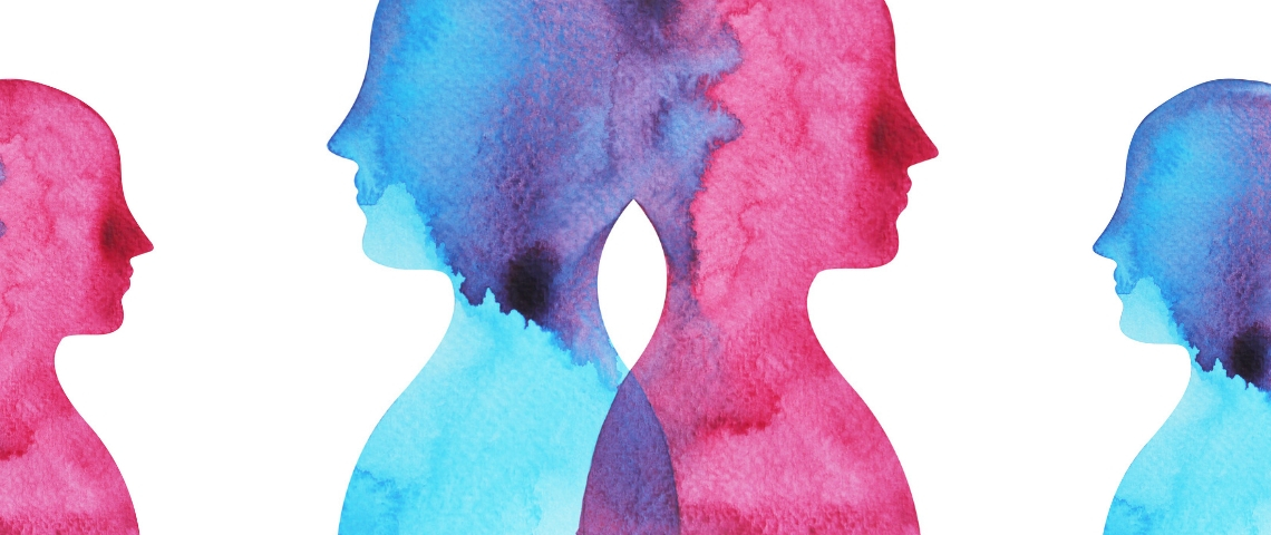 Dans 20 ans, l’humain soignera son aura et s’habillera en bactéries Deux formes humaines, bleu et rouge