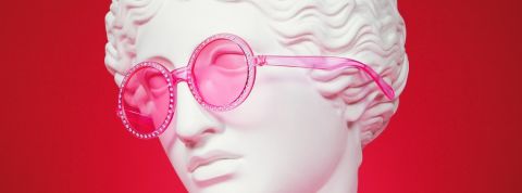 Que faire samedi pour la Nuit des Musées ? statue antique avec des lunettes roses
