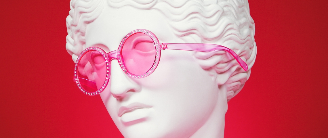 Que faire samedi pour la Nuit des Musées ? statue antique avec des lunettes roses