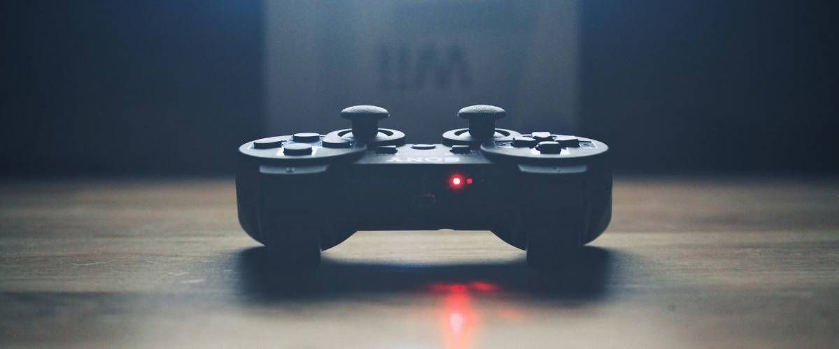 L’OMS reconnaît le trouble du jeu vidéo comme une maladie Une manette de console de jeux Sony