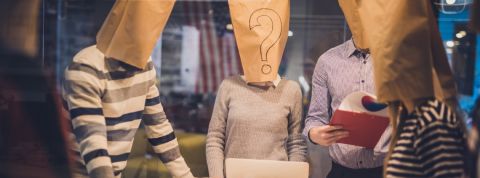 Quelles sont les questions les plus bizarres posées en entretien ? Une réunion avec des gens dont les visages sont couverts par des sacs en papier