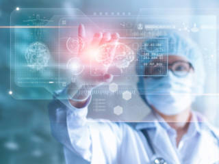 Connectée, préventive, personnalisée… faut-il craindre ou adorer la santé augmentée ?