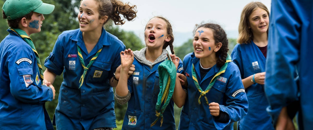 Case Study : PULP dépoussière l'image des Scouts et Guides de France Des Scouts en chemise bleue
