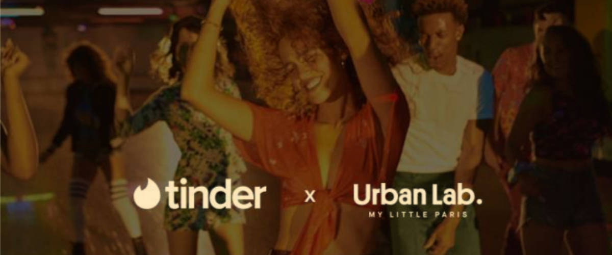 La plateforme de rencontre Tinder matche avec My Little Paris Une jeune femme danse lors du soirée