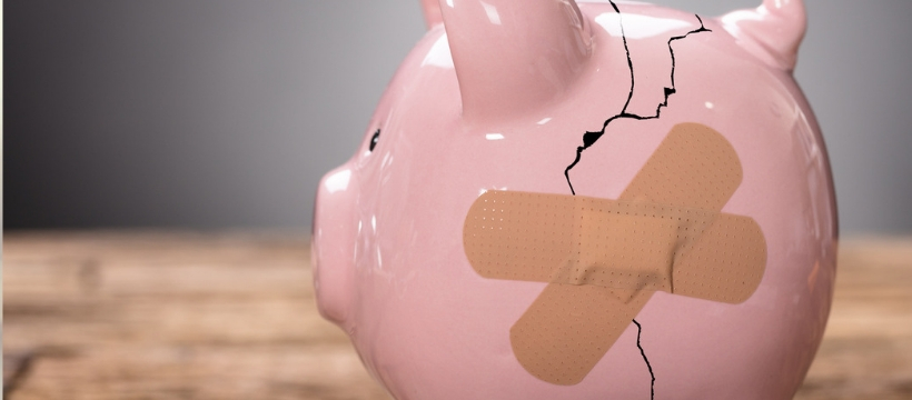 Uber n'est pas rentable, pourtant l'entreprise fait son entrée en bourse tirelire cochon rose cassée et réparéee