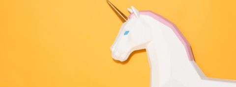 VivaTech : notre sélection pour explorer le salon parisien de la technologie Une licorne en papier sur fond jaune