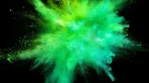 Explosion de couleur verte en dégradé allant du jaune au bleu