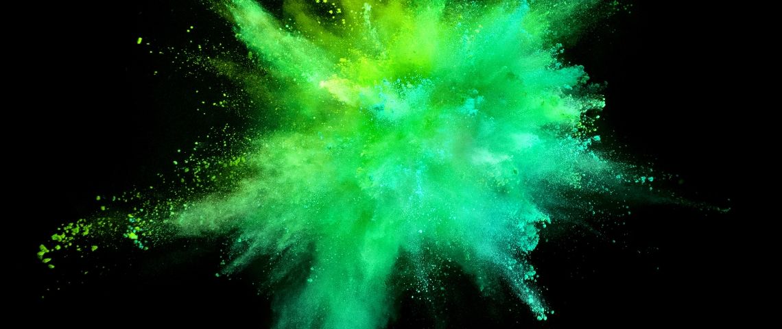 La transition zéro carbone, objectif 2050 Explosion de couleur verte en dégradé allant du jaune au bleu