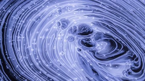 Peinture acrylique formant des cercles concentriques