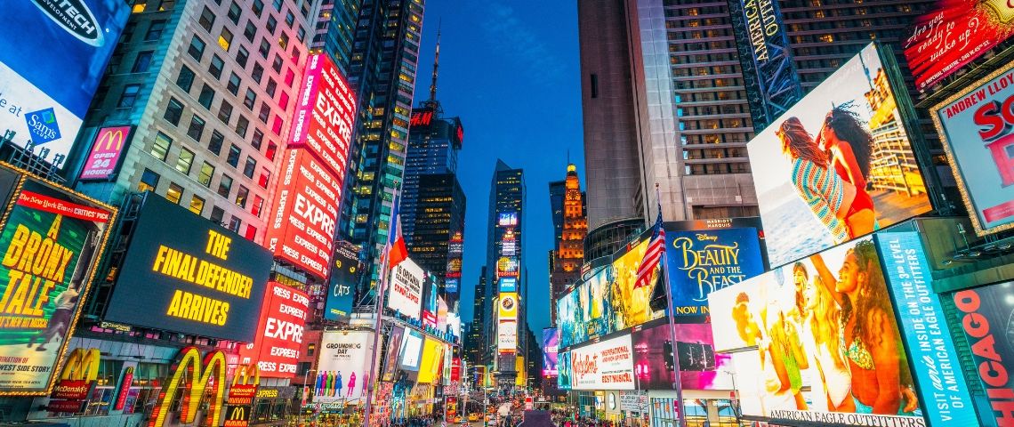 Valoriser sa marque, pour quoi faire ? Time square lumières marques publicité