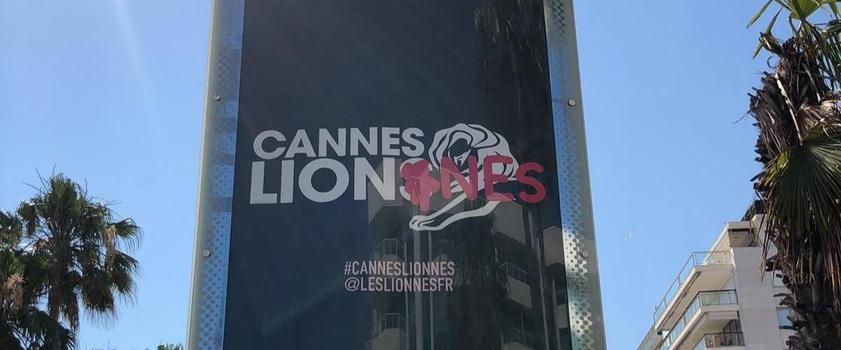 Les lionnes nous révèlent le bilan des Cannes Lions Une affiche pour le festival Cannes Lions tagué d'un - lionnes -