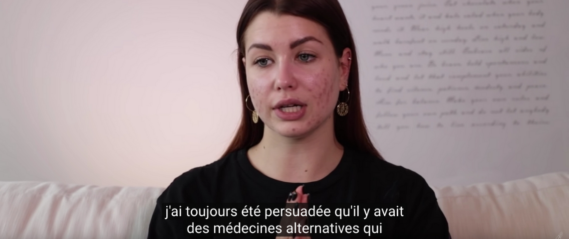 Enjoy Phoenix par en croisade contre les industries pharmaceutiques Une jeune fille avec beaucoup d'acné